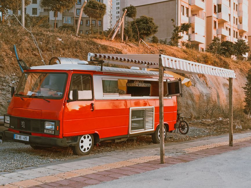 Mobilna delavnica za lakiranje: šotor za brezprašno delo ob vozilu